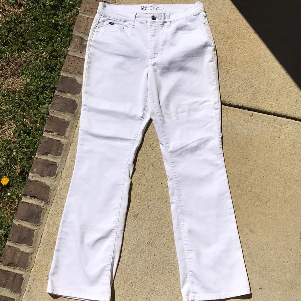 White stretch jeans/pant with rhinestone back pockets